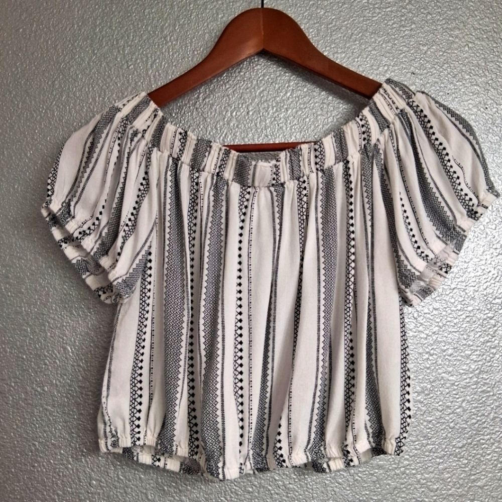 Feathers White and Blue Cropped Puff Sleeve Smocked Blouse Size L